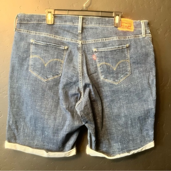 Levi CLASSIC BERMUDA WOMEN'S SHORTS (PLUS SIZE) Women's Denim Shorts Size: 20 W - Picture 8 of 12